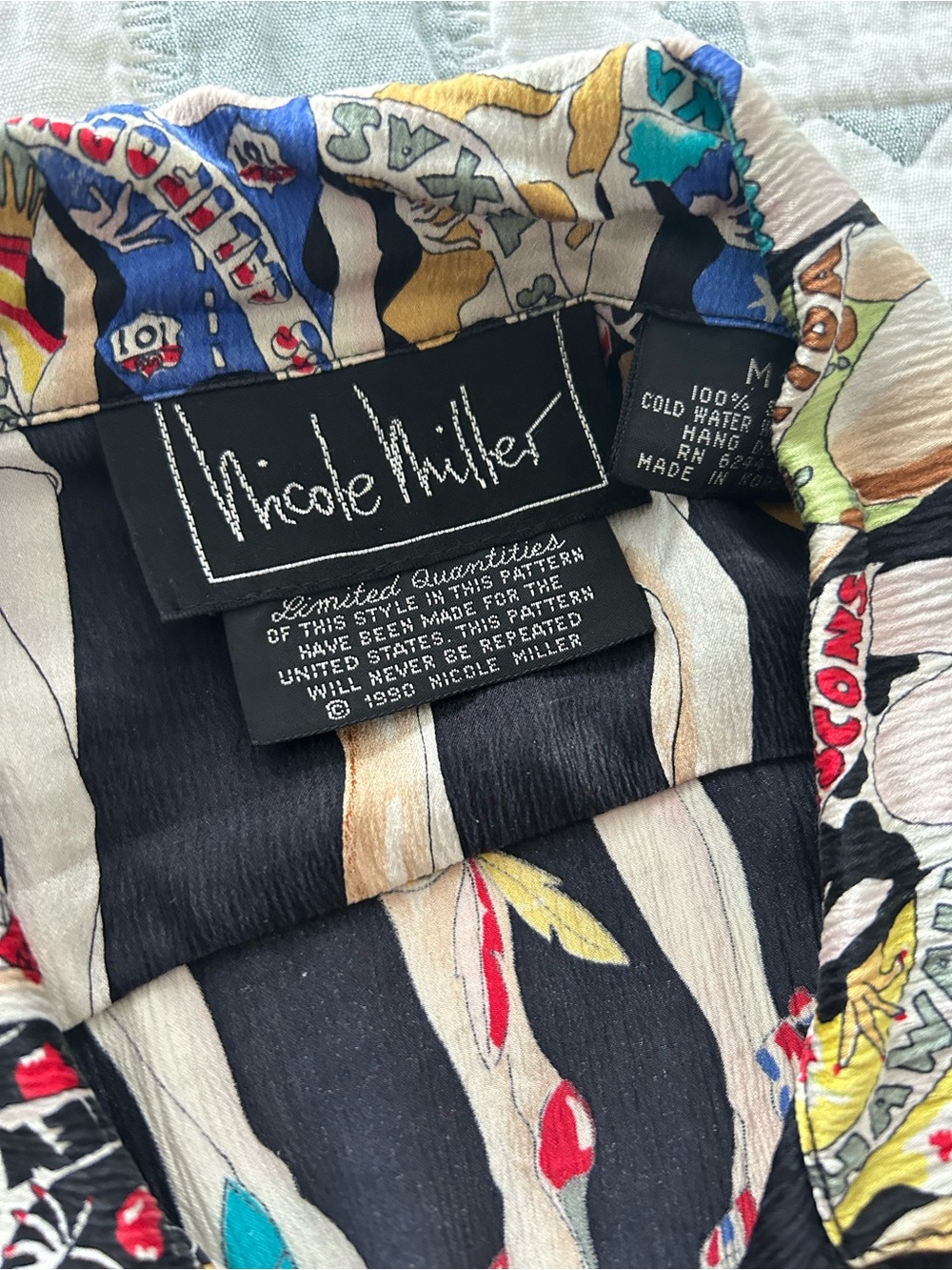 Nicole Miller Rare, vintage, limited edition print 50 States silk blouse - Picture 2 of 5